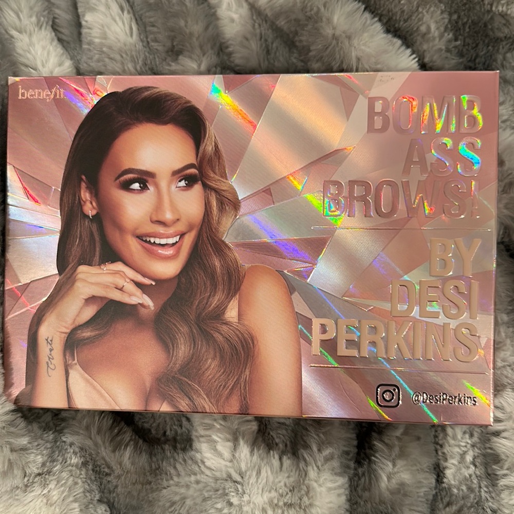 NEW Benefit Desi Perkins Bomb Ass Brows Kit-Shade Medium Warm